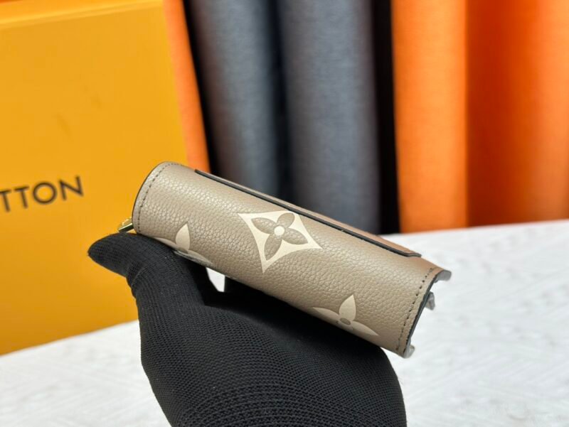 Cartera Clea Louis Vuitton - Imagen 3