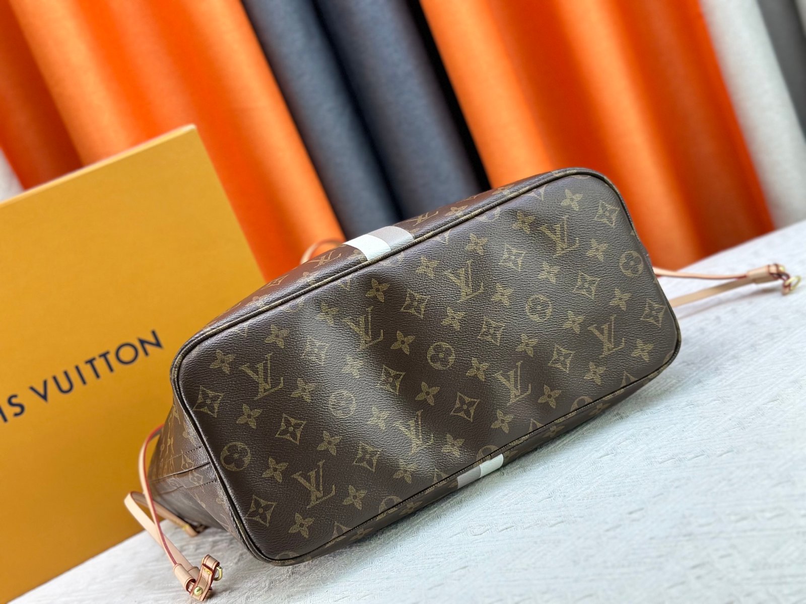 Bolso Neverfull MM Louis Vuitton - Imagen 7