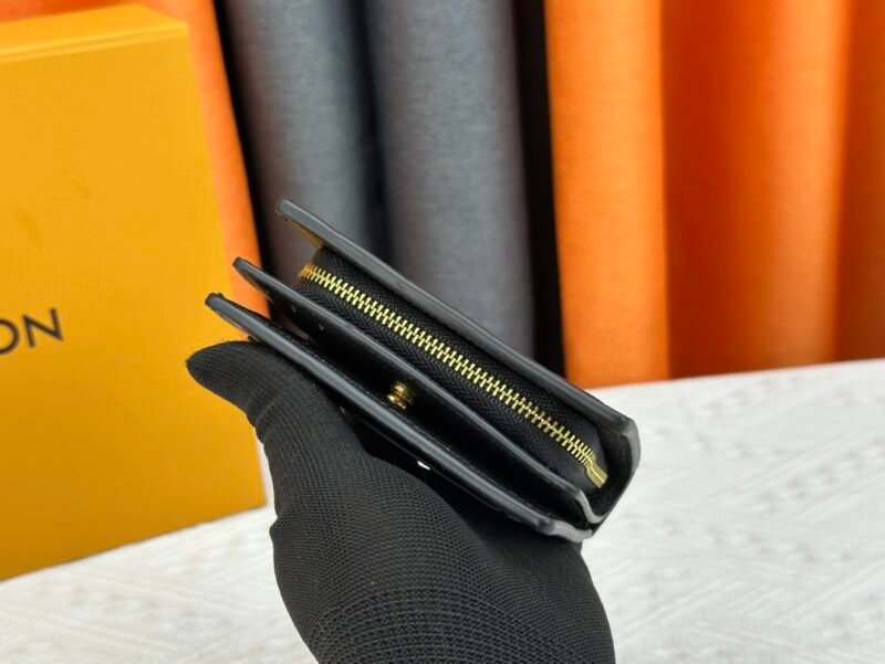 Cartera Clea Louis Vuitton - Imagen 4