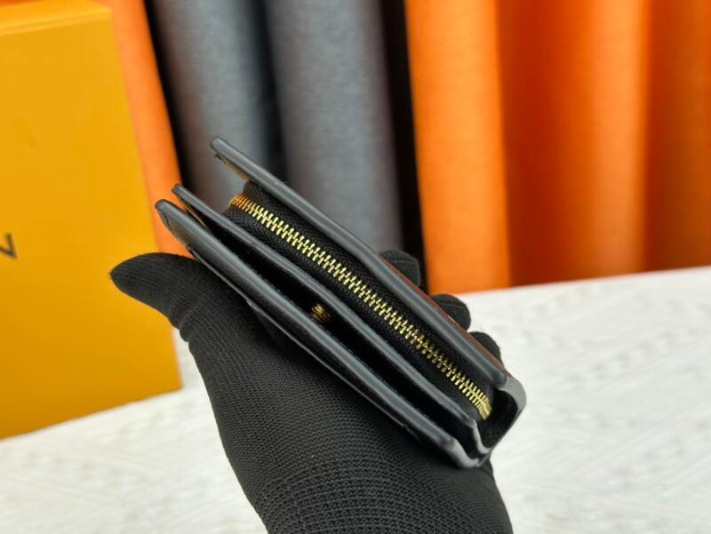 Cartera Clea Louis Vuitton - Imagen 4