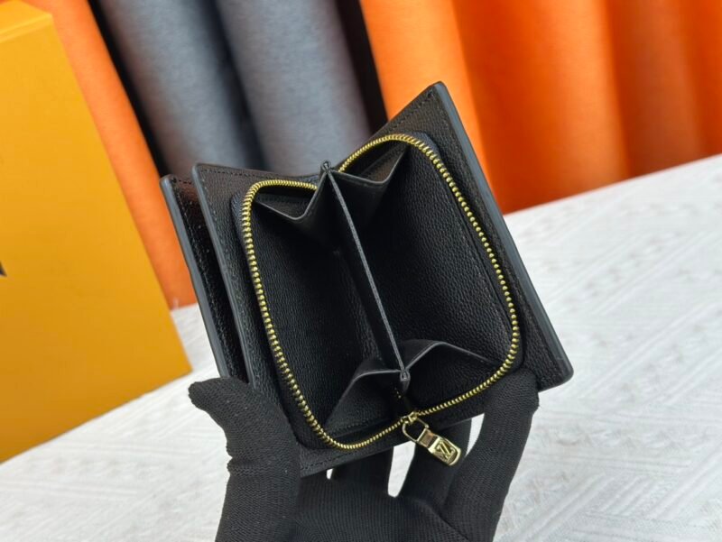 Cartera Clea Louis Vuitton - Imagen 7