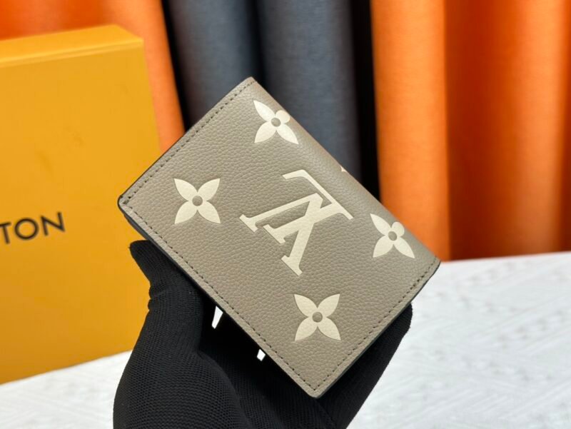 Cartera Clea Louis Vuitton - Imagen 2