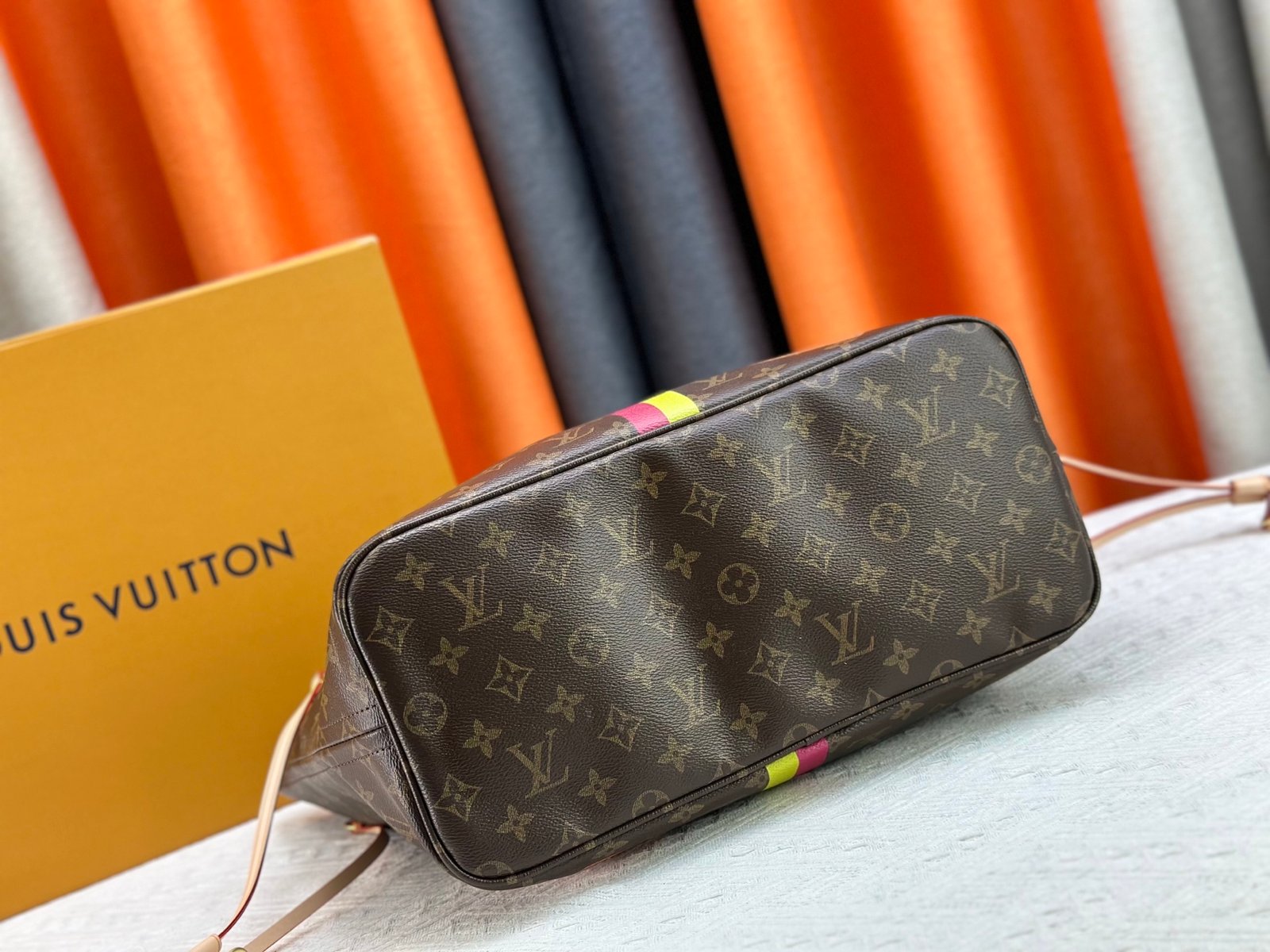 Bolso Neverfull MM Louis Vuitton - Imagen 5