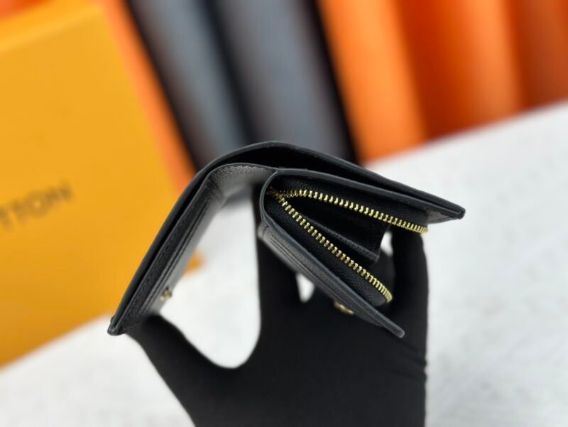 Cartera Clea Louis Vuitton - Imagen 8