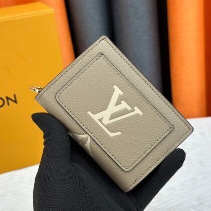 Cartera Clea Louis Vuitton