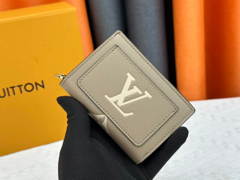 Cartera Clea Louis Vuitton