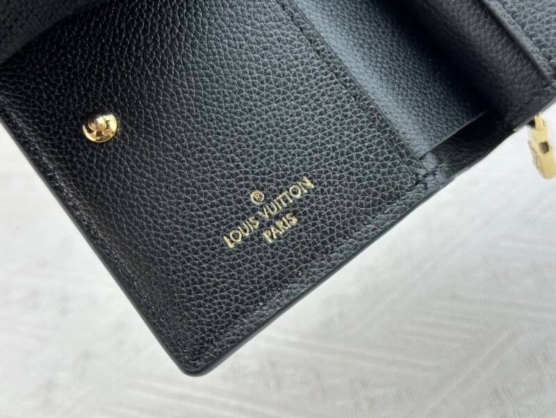 Cartera Clea Louis Vuitton - Imagen 9