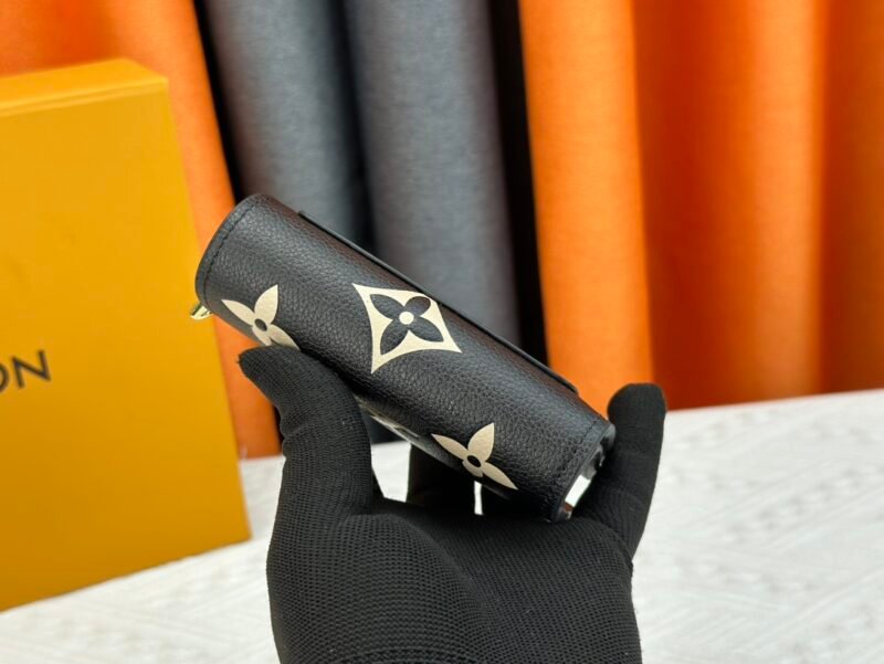 Cartera Clea Louis Vuitton - Imagen 3