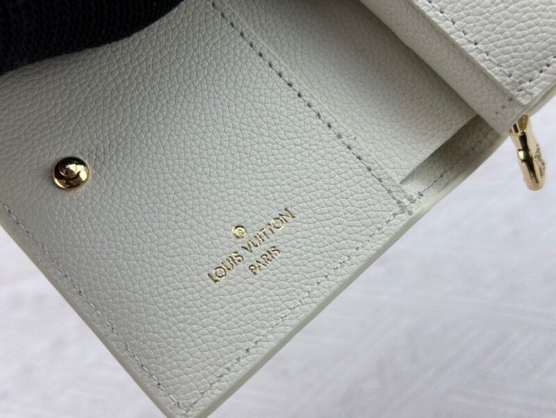 Cartera Clea Louis Vuitton - Imagen 8