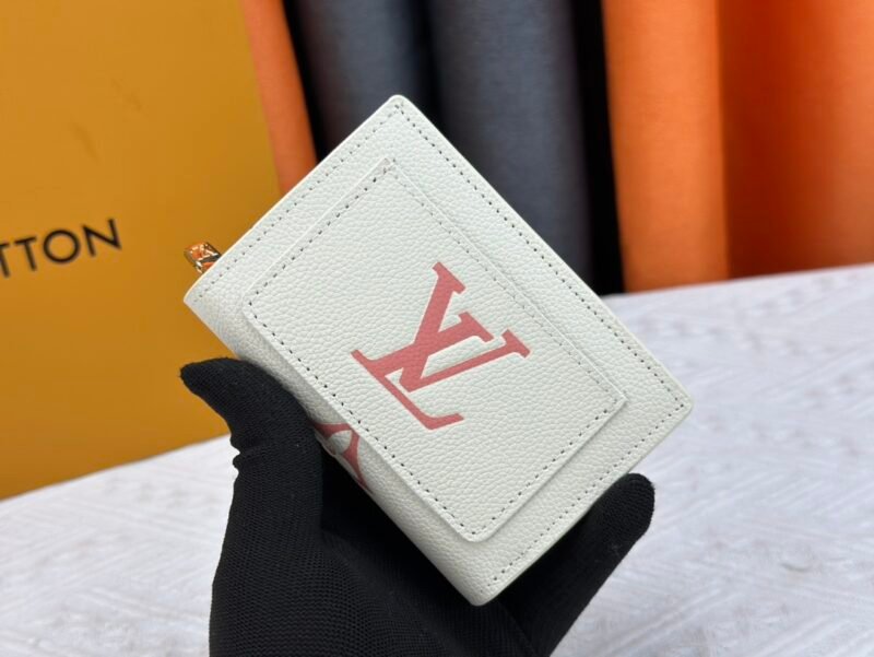 Cartera Clea Louis Vuitton