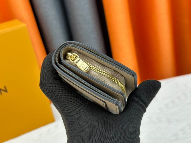 Cartera Clea Louis Vuitton - Imagen 5