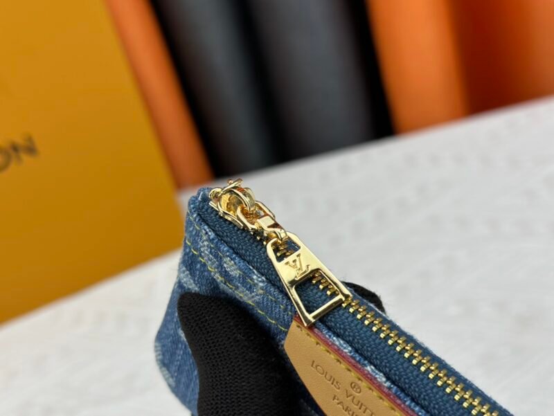 Monedero con llavero Louis Vuitton - Imagen 7