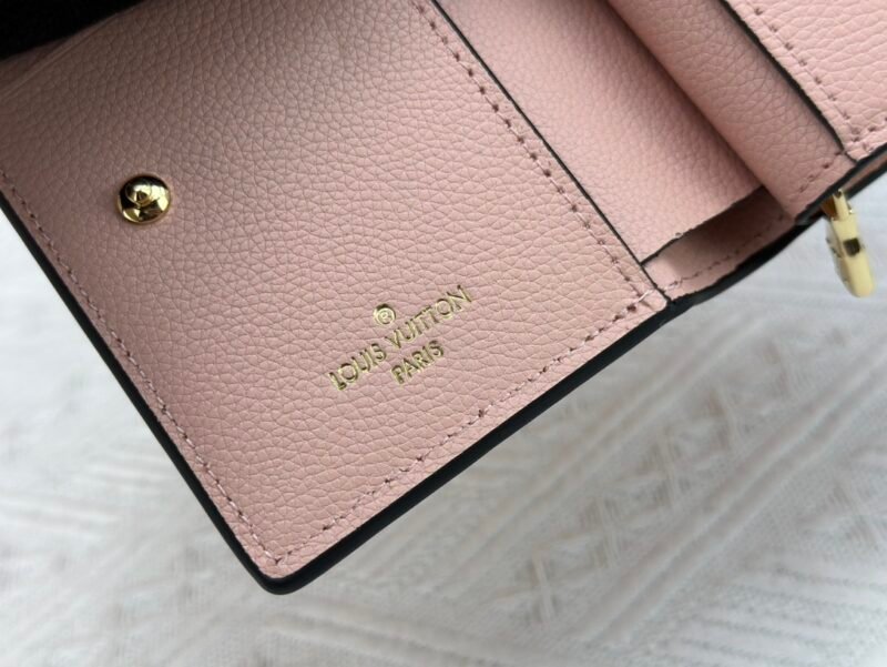 Cartera Clea Louis Vuitton - Imagen 9