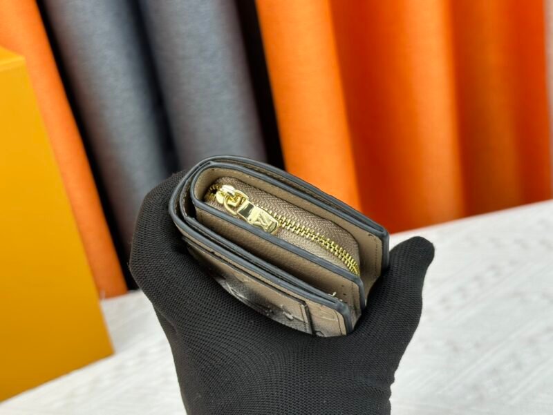 Cartera Clea Louis Vuitton - Imagen 5