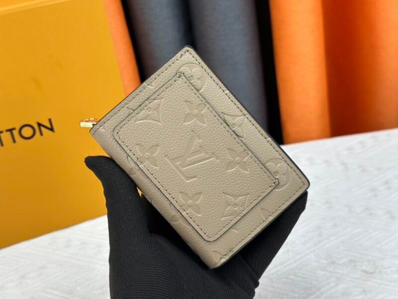 Cartera Clea Louis Vuitton