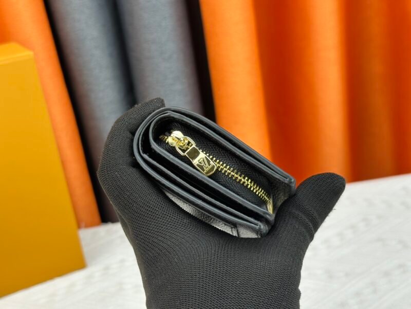 Cartera Clea Louis Vuitton - Imagen 5