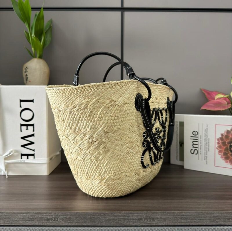Bolso capazo Anagram mediano Loewe - Imagen 2