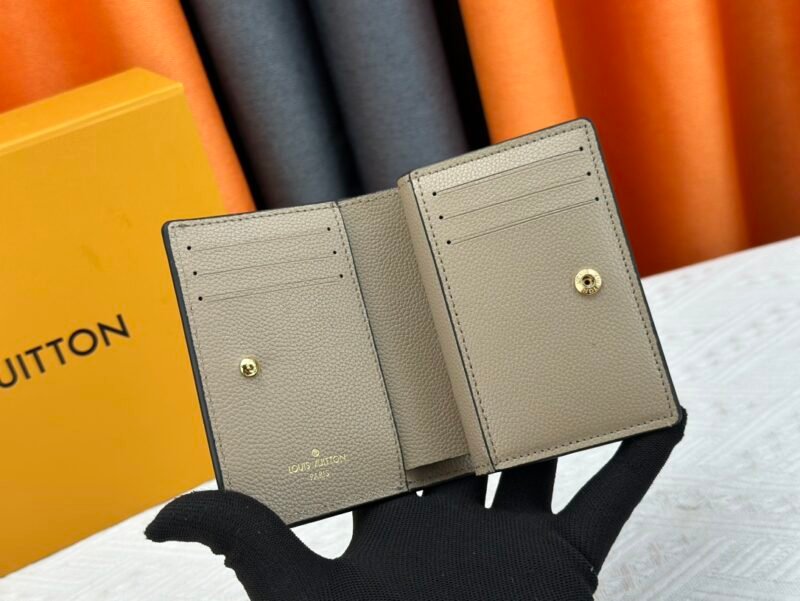 Cartera Clea Louis Vuitton - Imagen 6