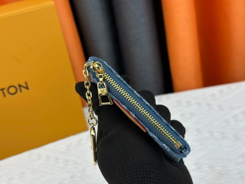 Monedero con llavero Louis Vuitton - Imagen 4
