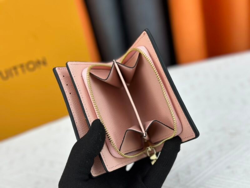 Cartera Clea Louis Vuitton - Imagen 7