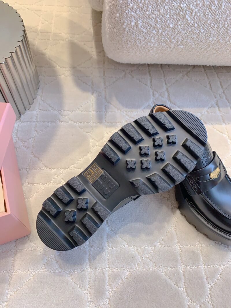 Mocasines de piel Miu Miu - Imagen 9