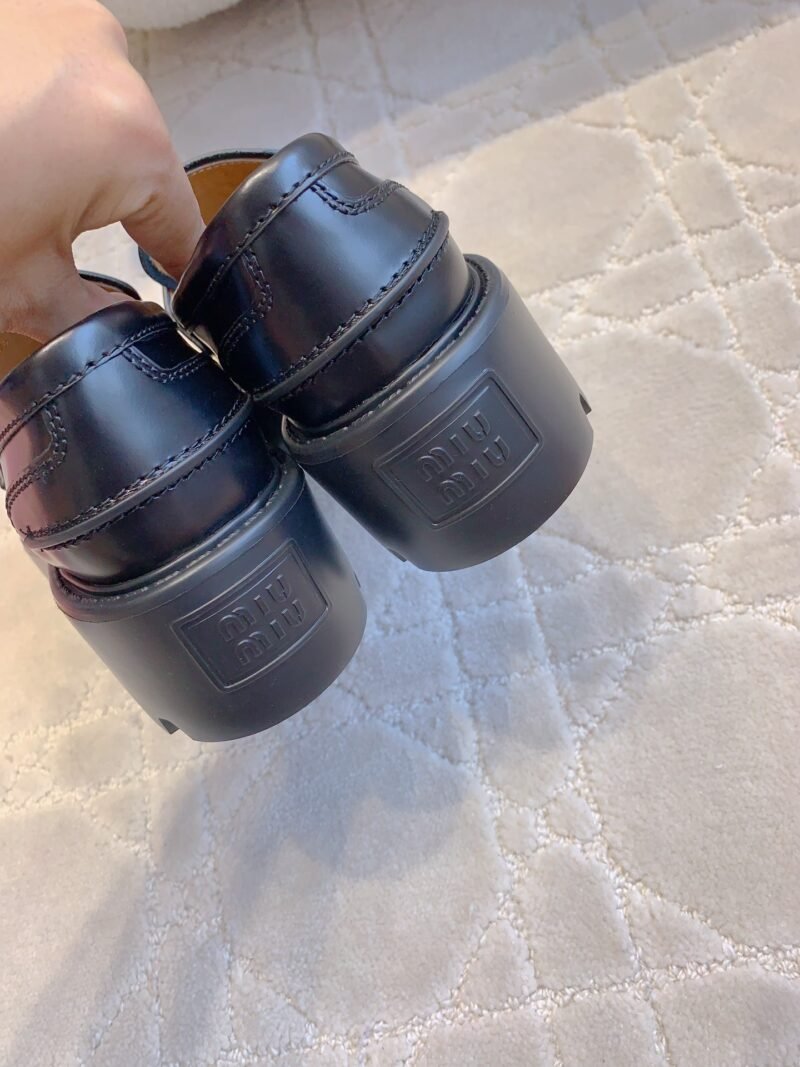 Mocasines de piel Miu Miu - Imagen 8