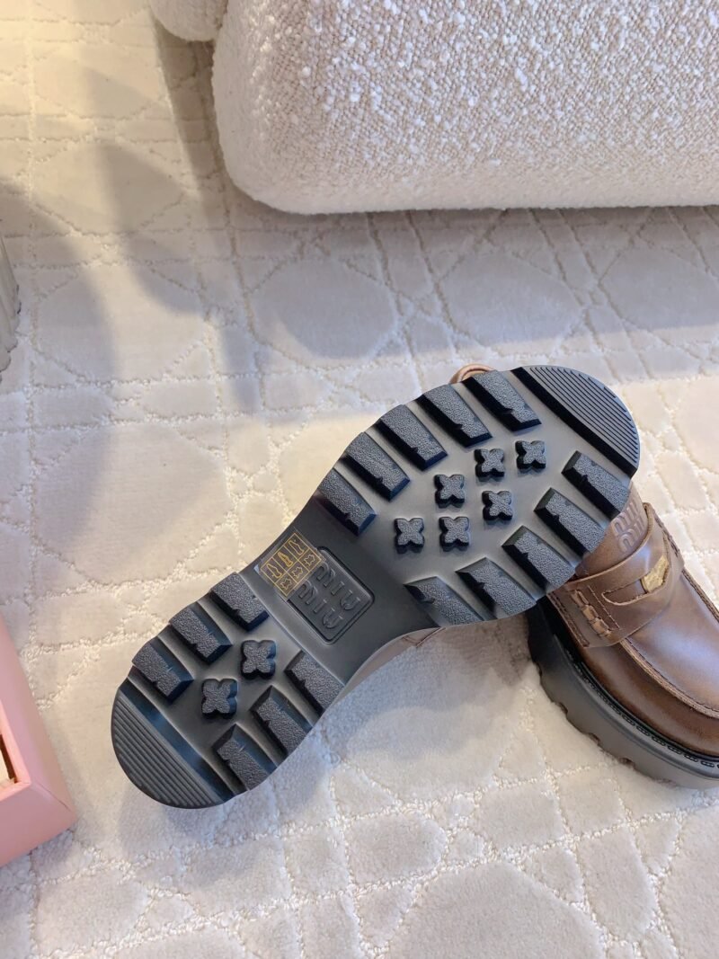 Mocasines de piel Miu Miu - Imagen 9