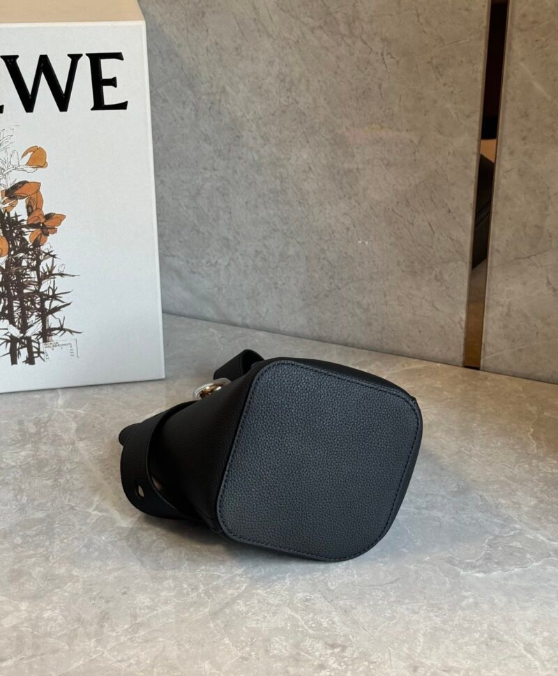 Bolso Pebble Bucket mini Loewe - Imagen 6