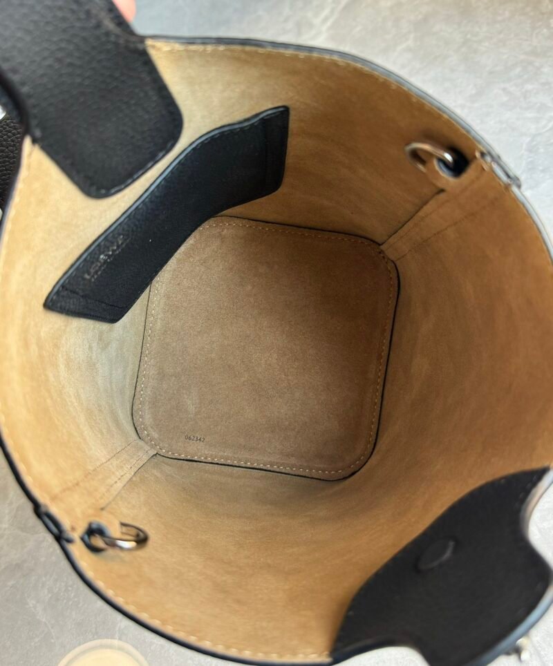Bolso Pebble Bucket mini Loewe - Imagen 9