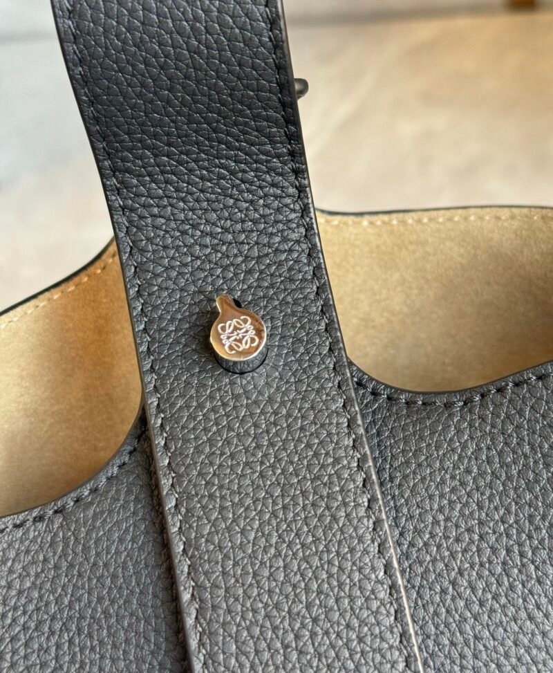 Bolso Pebble Bucket mini Loewe - Imagen 7