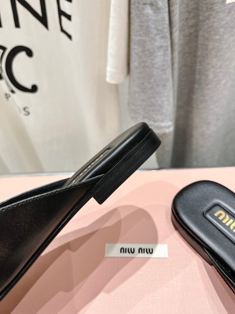 Mule en piel Miu Miu - Imagen 7