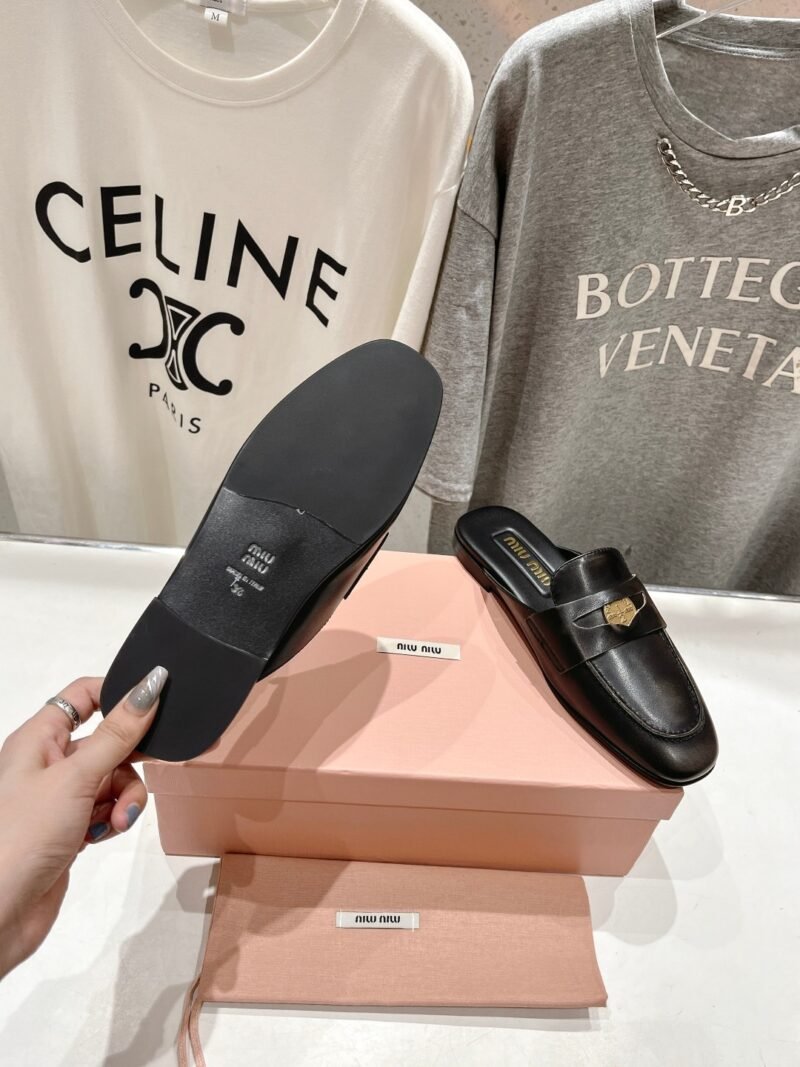 Mule en piel Miu Miu - Imagen 9