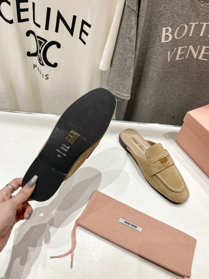Mule en piel Miu Miu - Imagen 9