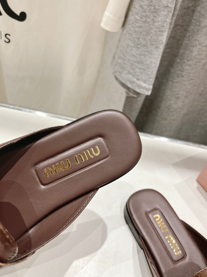 Mule en piel Miu Miu - Imagen 7