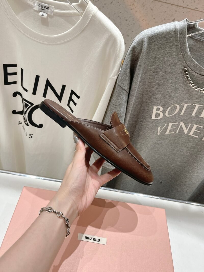 Mule en piel Miu Miu - Imagen 5