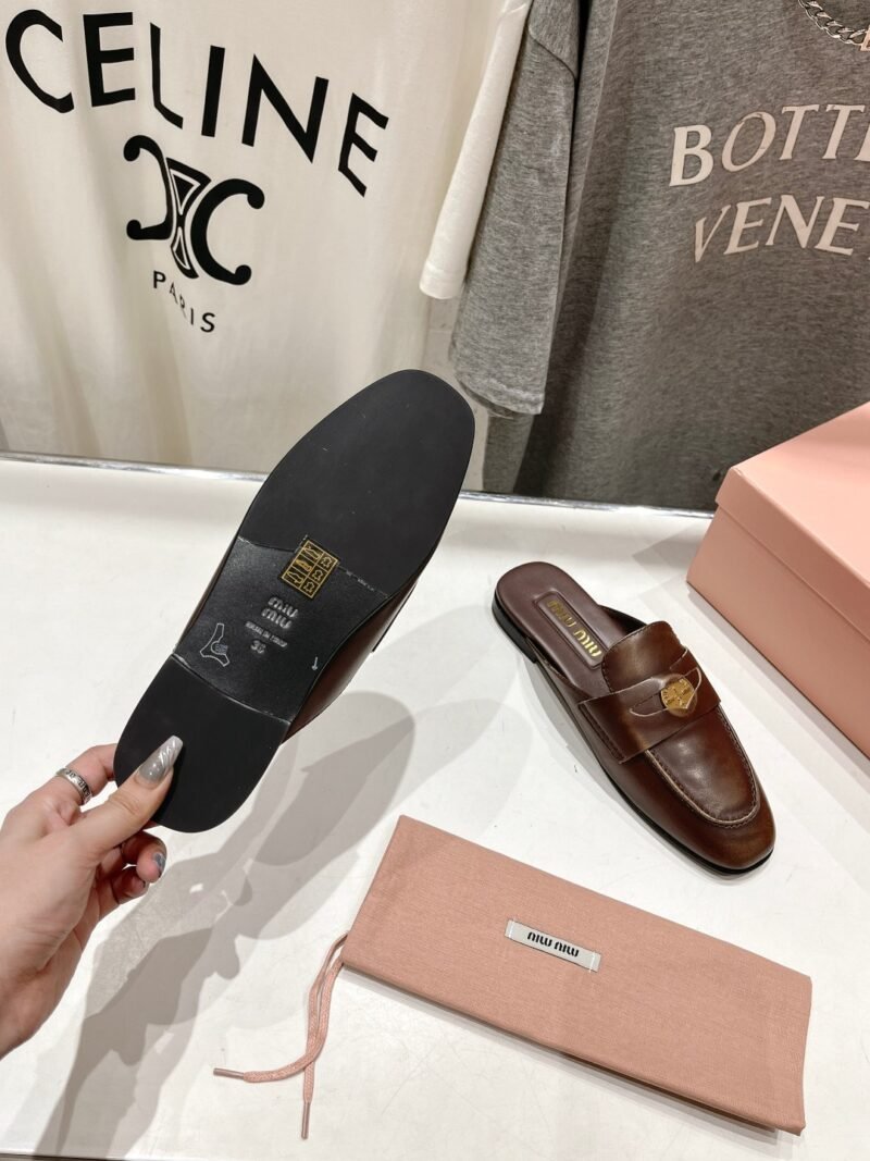 Mule en piel Miu Miu - Imagen 9