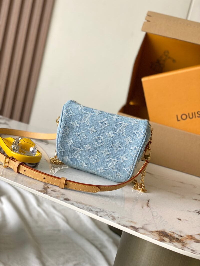 Mini Bumbag Monogram Louis Vuitton - Imagen 3