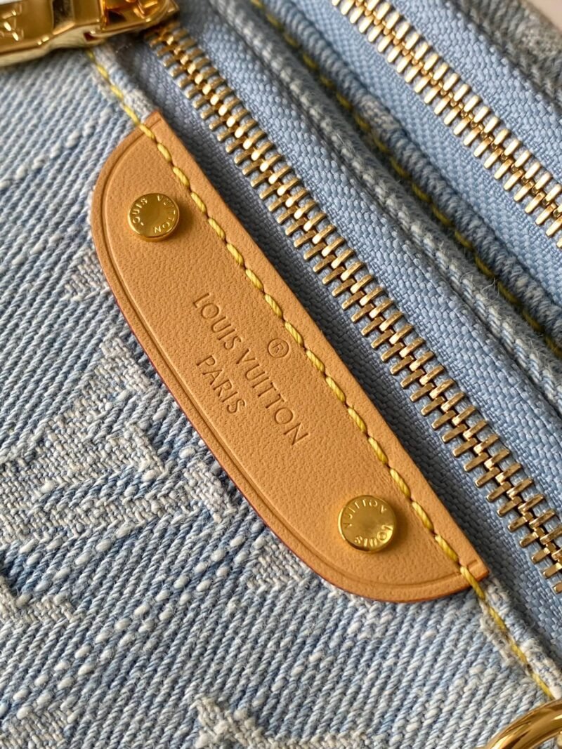 Mini Bumbag Monogram Louis Vuitton - Imagen 4