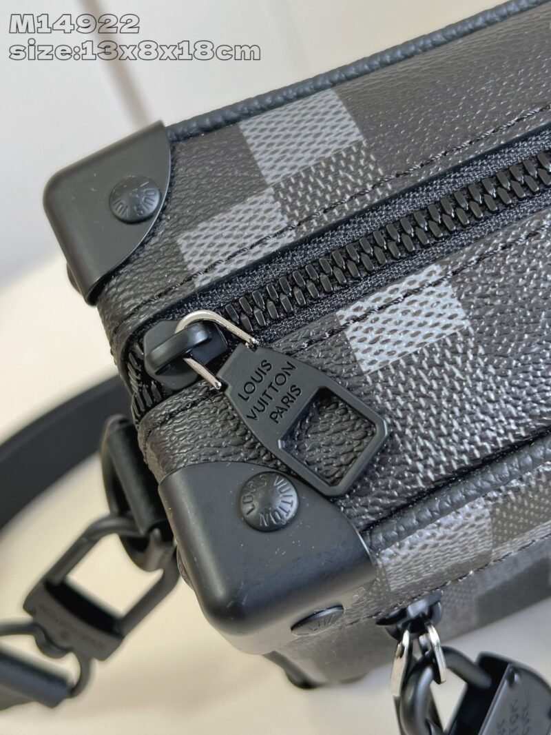 Bolso Mini Soft Trunk Louis Vuitton - Imagen 7