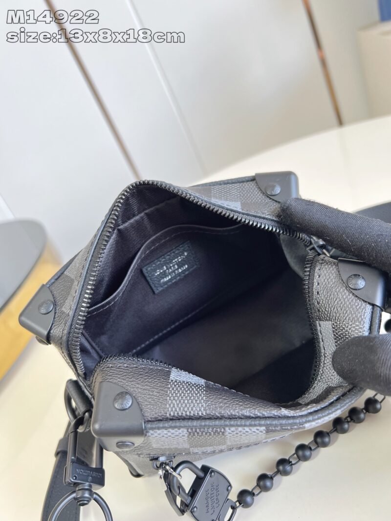 Bolso Mini Soft Trunk Louis Vuitton - Imagen 8