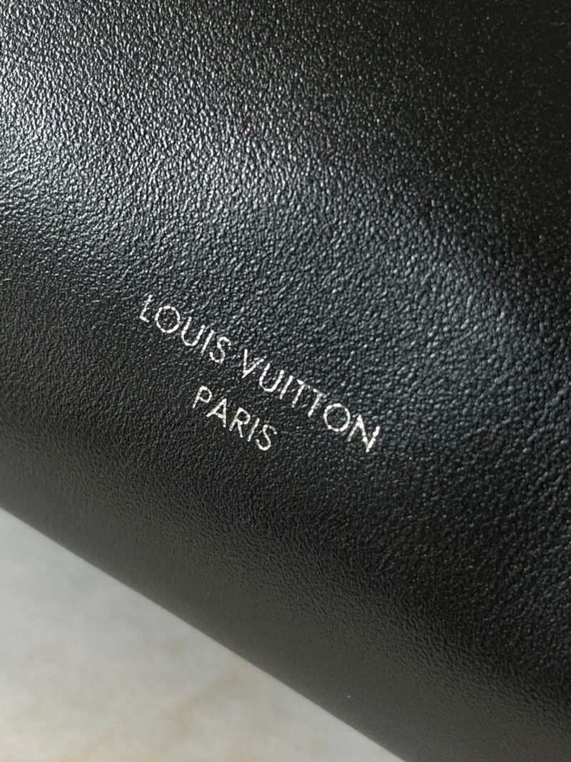 Bolso Pochette Vibe Louis Vuitton - Imagen 6