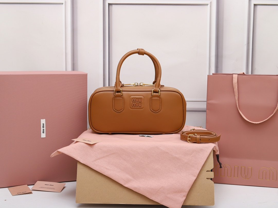 Bolso Arcadie de piel Miu Miu