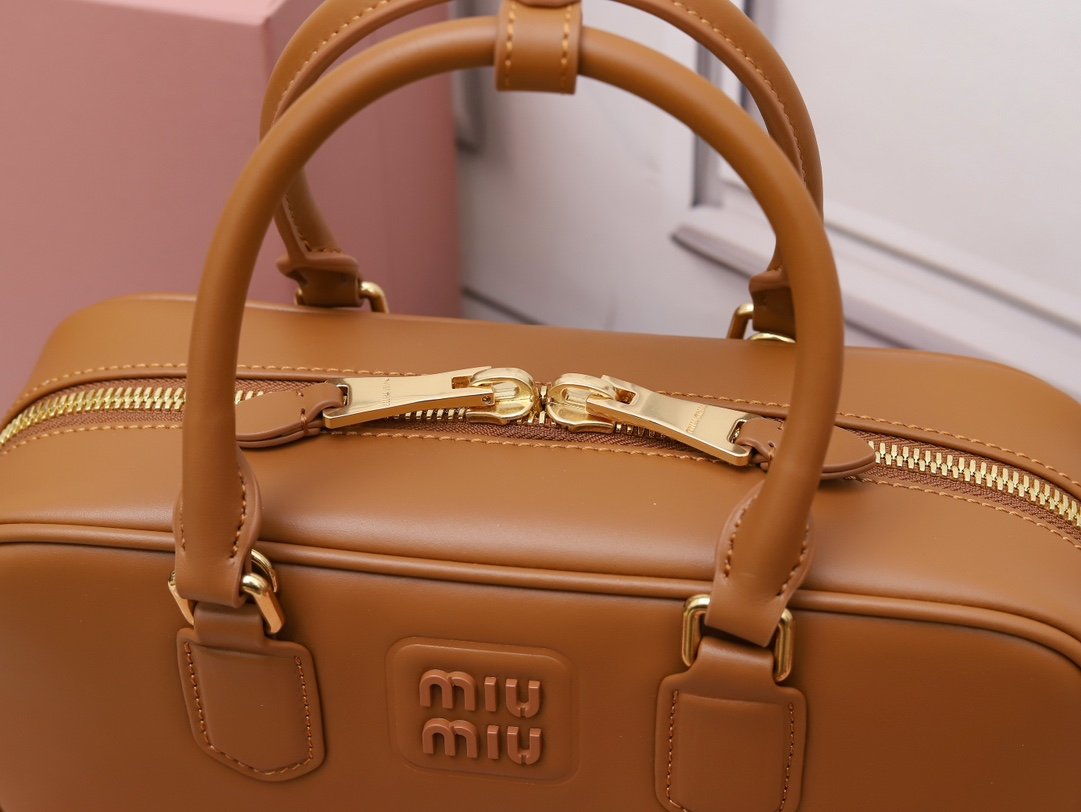 Bolso Arcadie de piel Miu Miu - Imagen 7