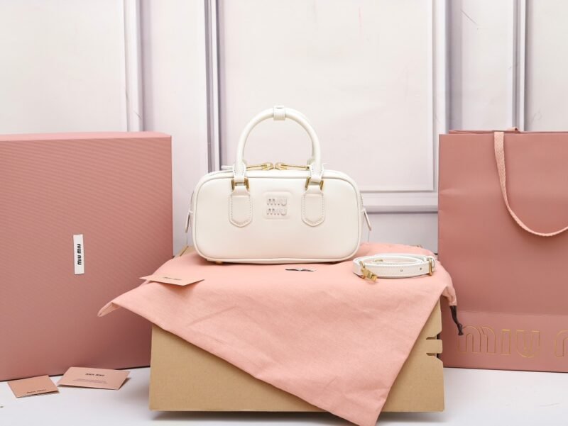 Bolso Arcadie de piel Miu Miu