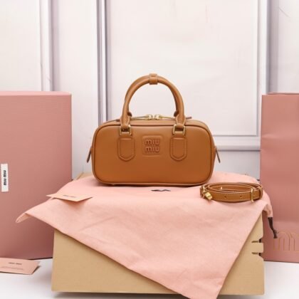 Bolso Arcadie de piel Miu Miu