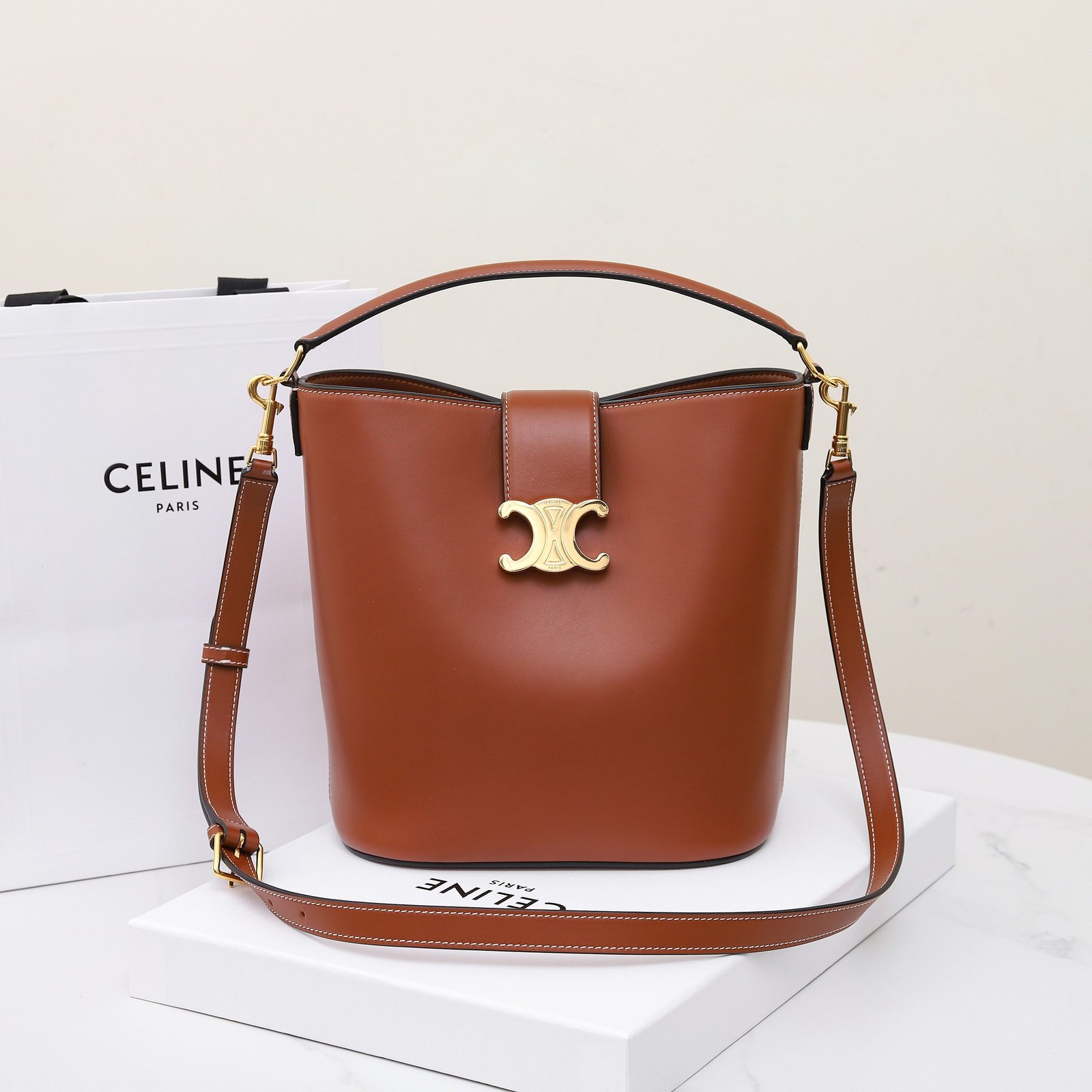 Bolso Cubo Mediano Louise Celine
