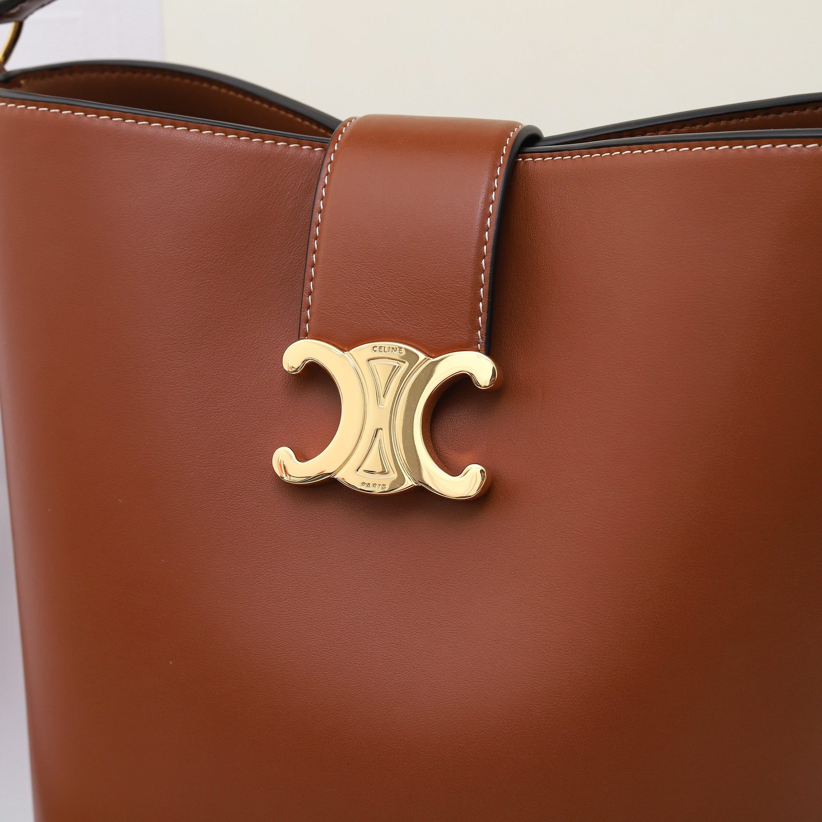 Bolso Cubo Mediano Louise Celine - Imagen 6