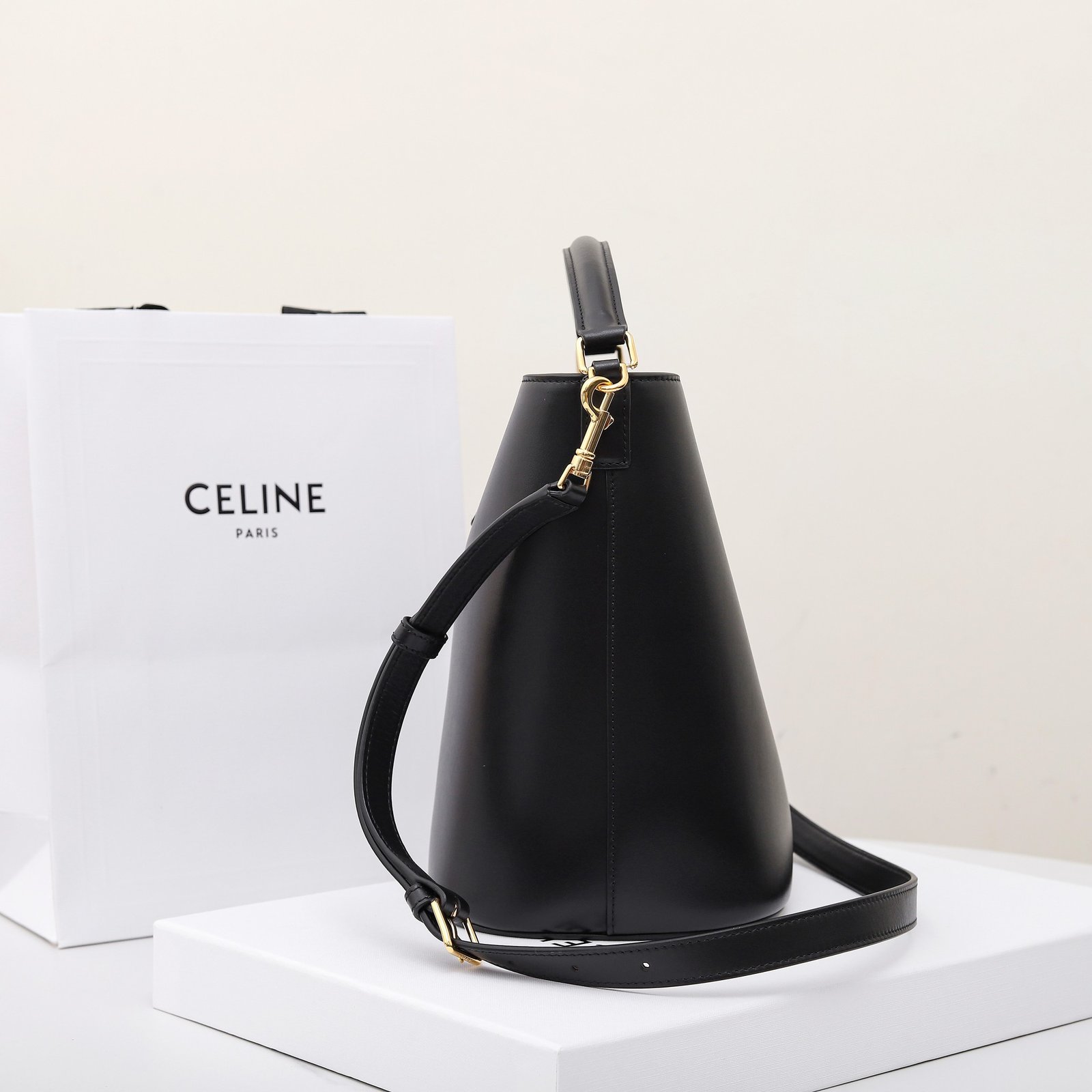 Bolso Cubo Mediano Louise Celine - Imagen 4
