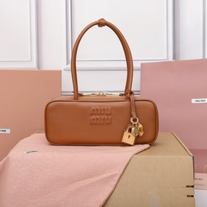 Bolso Beau de piel Miu Miu