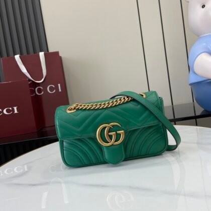 Bolso de hombro GG Marmont tamaño pequeño Gucci